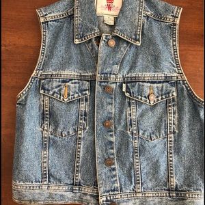Levi’s no sleeve jean jacket
